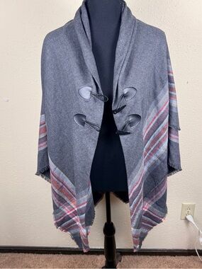 Accessory ST Women’s One Size Gray Plaid Toggle Poncho Raw Hem Cape Coastal